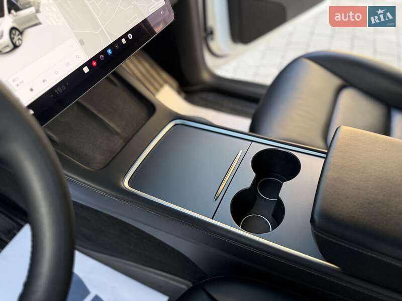 Позашляховик / Кросовер Tesla Model Y 2021 в Дрогобичі