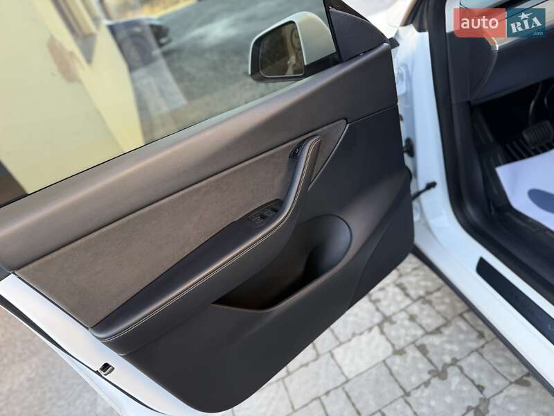 Позашляховик / Кросовер Tesla Model Y 2021 в Дрогобичі