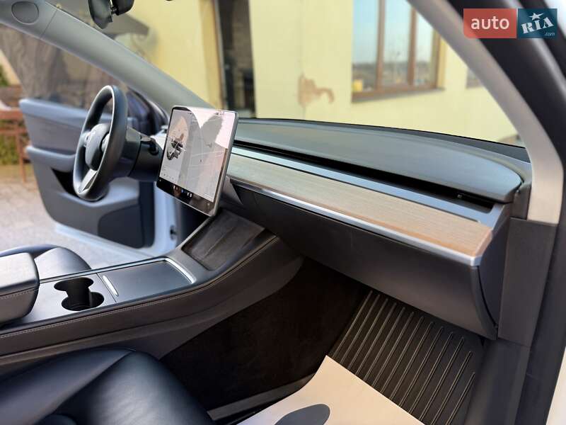 Позашляховик / Кросовер Tesla Model Y 2021 в Дрогобичі