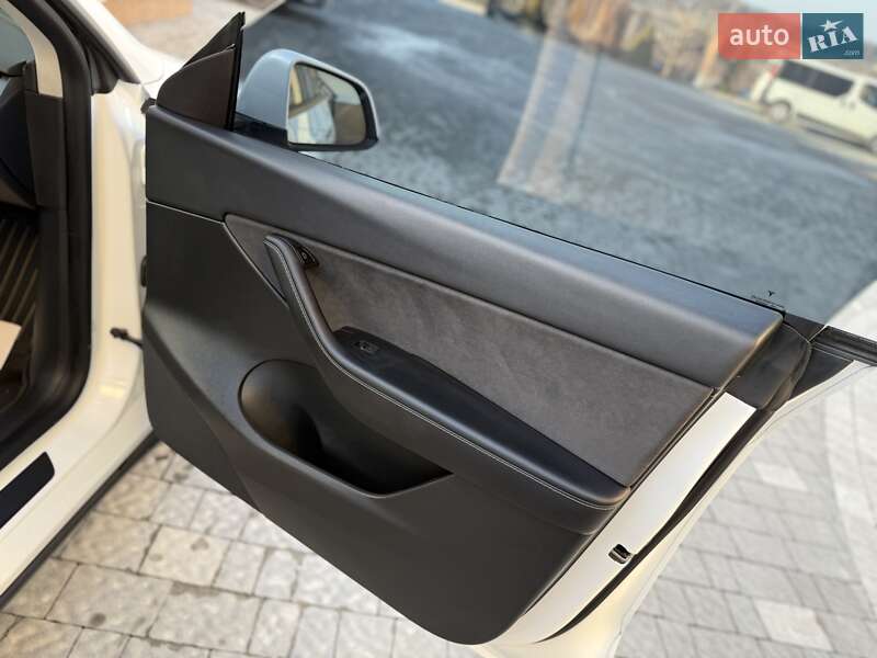 Позашляховик / Кросовер Tesla Model Y 2021 в Дрогобичі