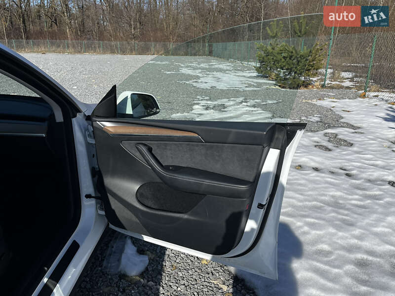 Позашляховик / Кросовер Tesla Model Y 2023 в Львові