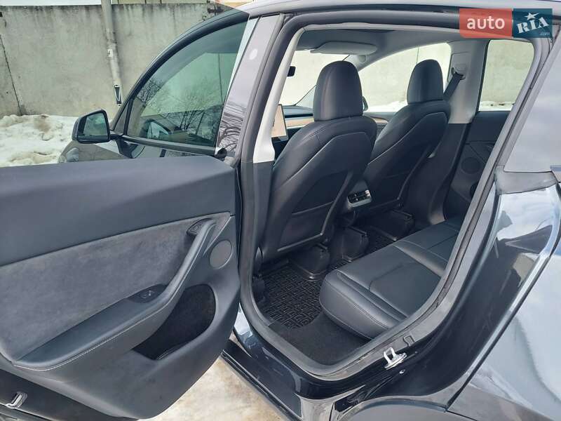Позашляховик / Кросовер Tesla Model Y 2024 в Тернополі