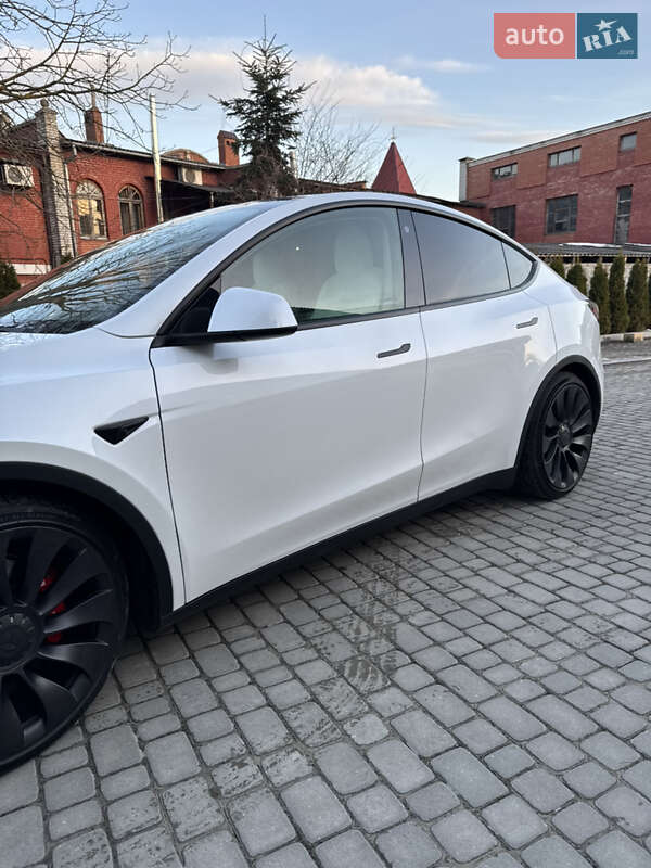 Позашляховик / Кросовер Tesla Model Y 2021 в Львові