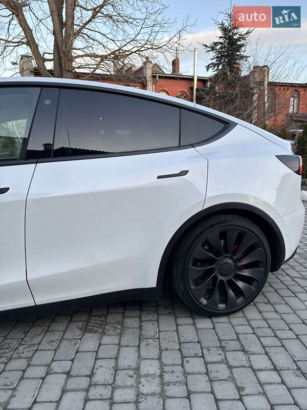Позашляховик / Кросовер Tesla Model Y 2021 в Львові