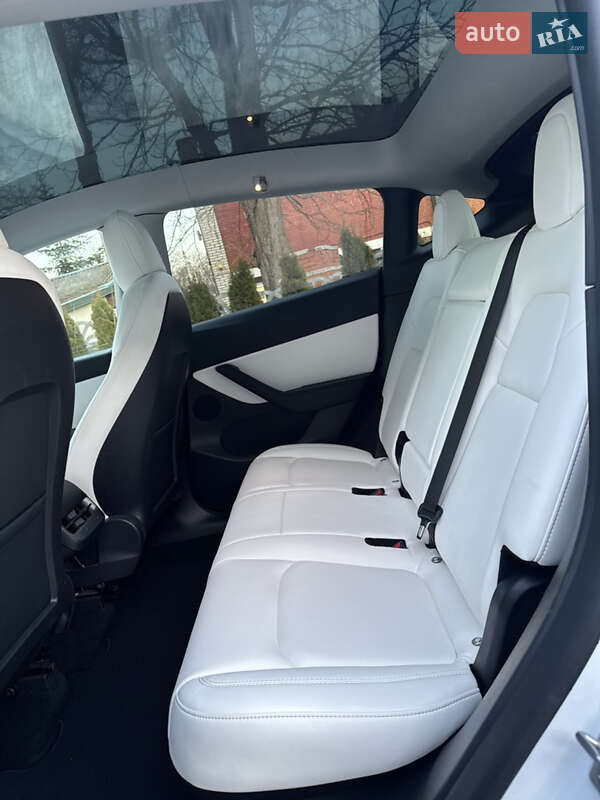 Позашляховик / Кросовер Tesla Model Y 2021 в Львові