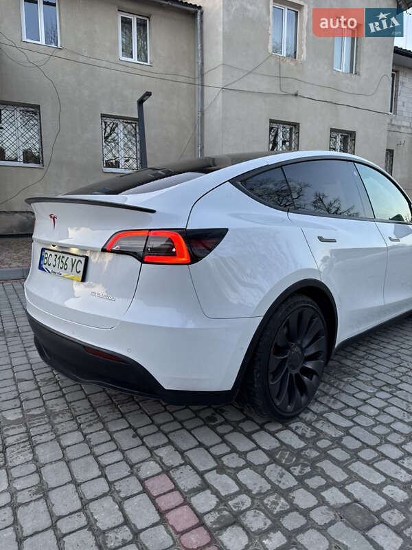 Позашляховик / Кросовер Tesla Model Y 2021 в Львові