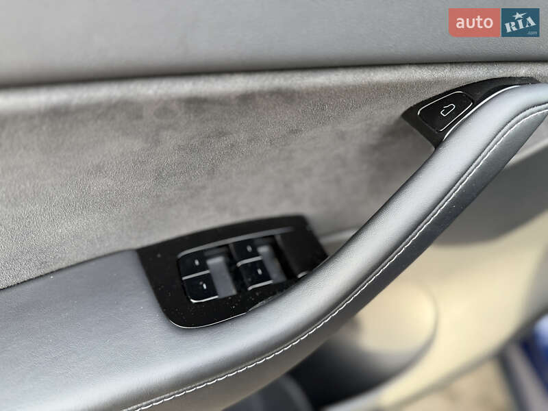 Позашляховик / Кросовер Tesla Model Y 2021 в Києві