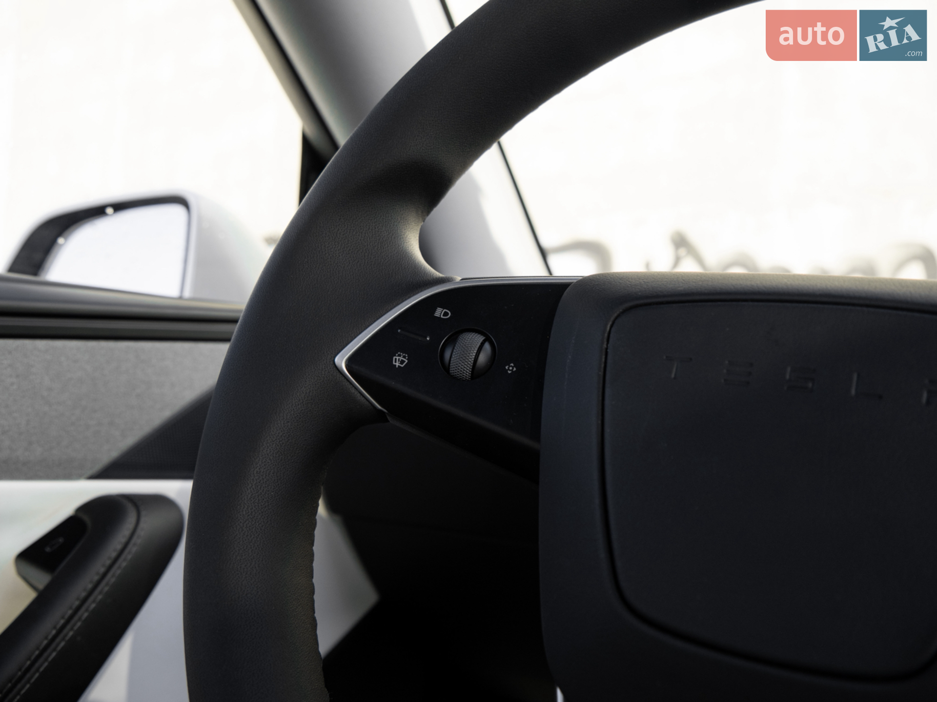 2025 Tesla Model Y - мініатюра 36