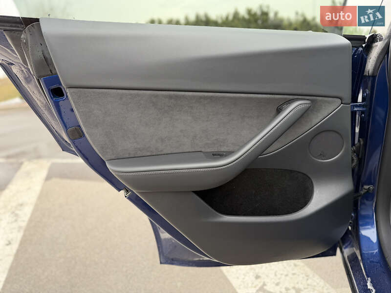 Позашляховик / Кросовер Tesla Model Y 2024 в Києві фото 22 Позашляховик / Кросовер Tesla Model Y 2024 в Києві