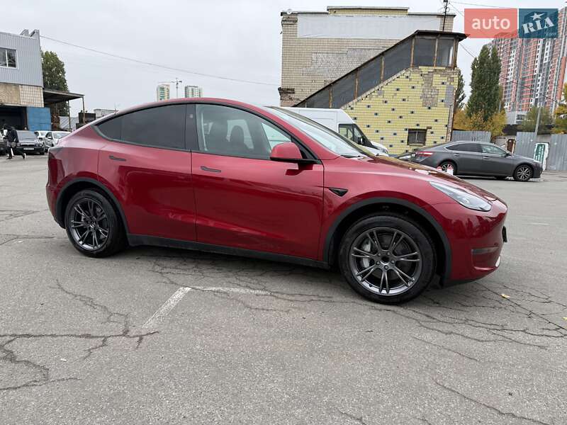 Позашляховик / Кросовер Tesla Model Y 2024 в Києві фото 17 Позашляховик / Кросовер Tesla Model Y 2024 в Києві