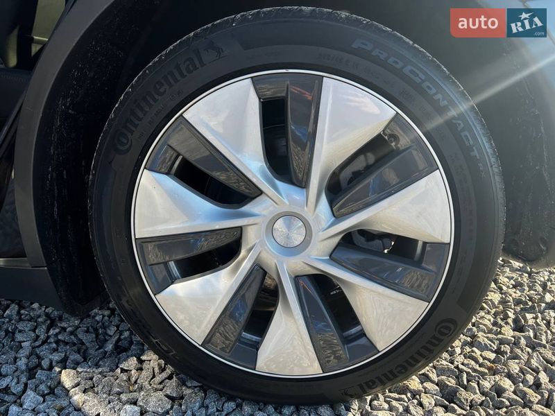 Позашляховик / Кросовер Tesla Model Y 2024 в Львові фото 15 Позашляховик / Кросовер Tesla Model Y 2024 в Львові