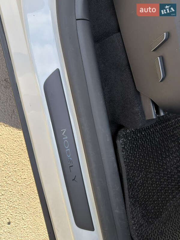 Внедорожник / Кроссовер Tesla Model Y 2023 в Коростене