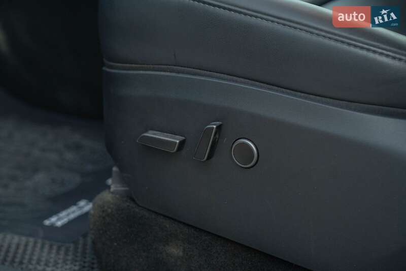 Внедорожник / Кроссовер Tesla Model Y 2023 в Черновцах