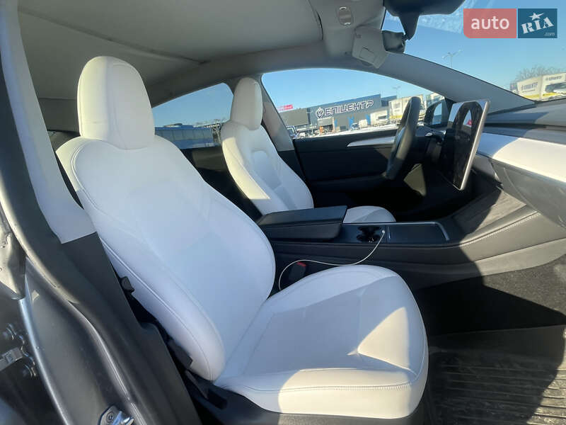 Внедорожник / Кроссовер Tesla Model Y 2024 в Киеве