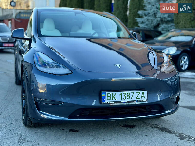 Внедорожник / Кроссовер Tesla Model Y 2023 в Ровно