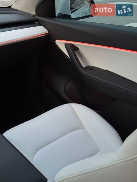 Внедорожник / Кроссовер Tesla Model Y 2022 в Киеве