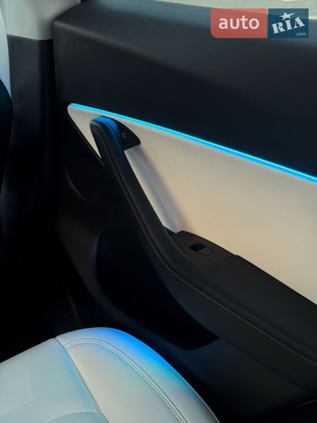 Внедорожник / Кроссовер Tesla Model Y 2022 в Киеве