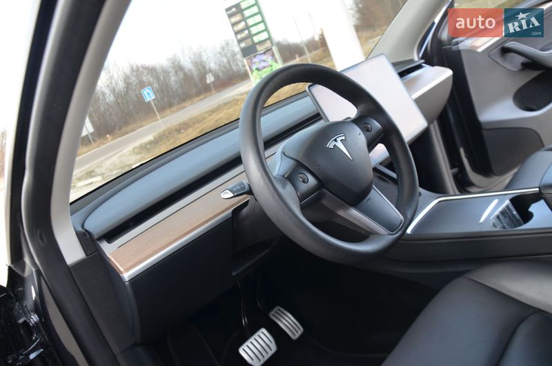 Внедорожник / Кроссовер Tesla Model Y 2024 в Трускавце