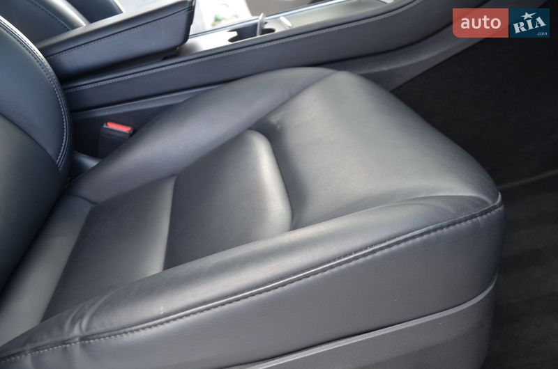 Внедорожник / Кроссовер Tesla Model Y 2024 в Трускавце