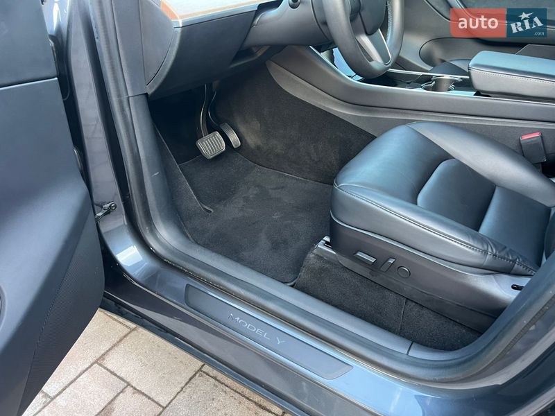 Внедорожник / Кроссовер Tesla Model Y 2020 в Луцке