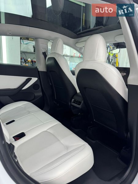 Позашляховик / Кросовер Tesla Model Y 2022 в Чернівцях