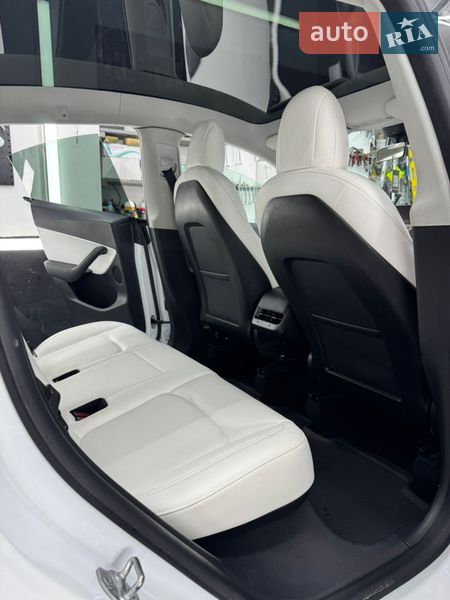 Позашляховик / Кросовер Tesla Model Y 2022 в Чернівцях