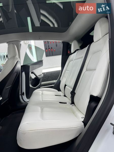 Позашляховик / Кросовер Tesla Model Y 2022 в Чернівцях