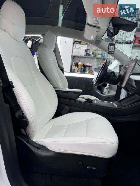 Позашляховик / Кросовер Tesla Model Y 2022 в Чернівцях