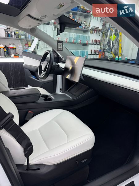 Позашляховик / Кросовер Tesla Model Y 2022 в Чернівцях