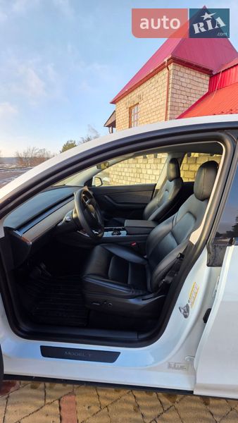 Внедорожник / Кроссовер Tesla Model Y 2020 в Золочеве