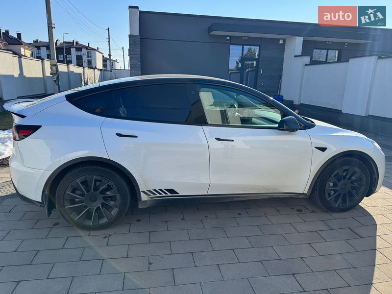 Внедорожник / Кроссовер Tesla Model Y 2021 в Львове