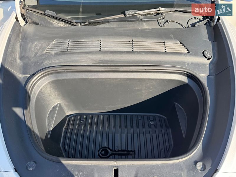 Внедорожник / Кроссовер Tesla Model Y 2021 в Львове