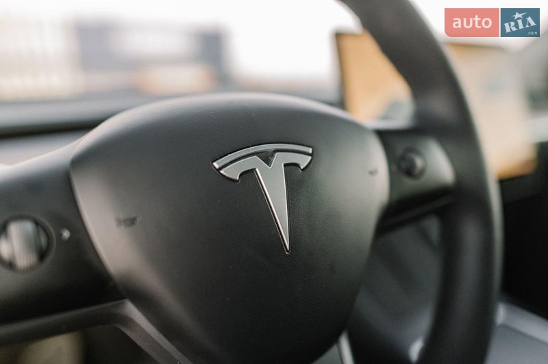 Внедорожник / Кроссовер Tesla Model Y 2024 в Ровно
