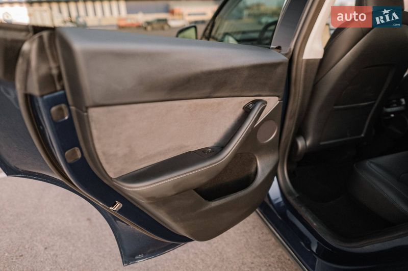 Внедорожник / Кроссовер Tesla Model Y 2024 в Ровно