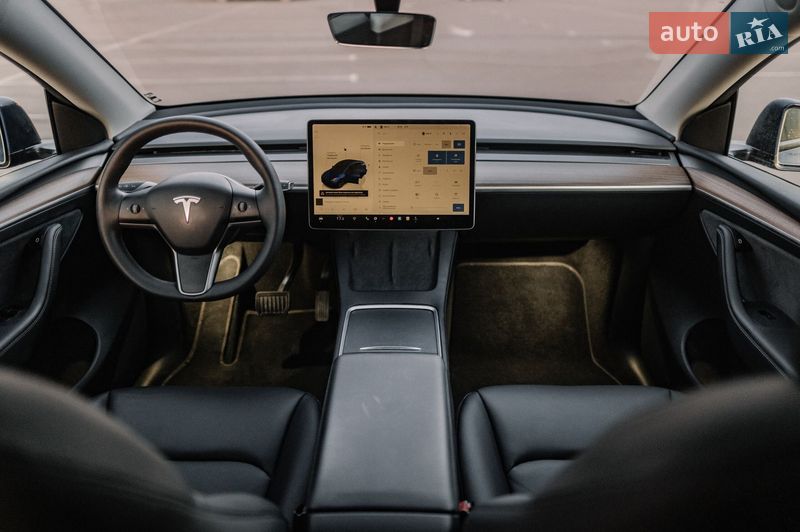 Внедорожник / Кроссовер Tesla Model Y 2024 в Ровно
