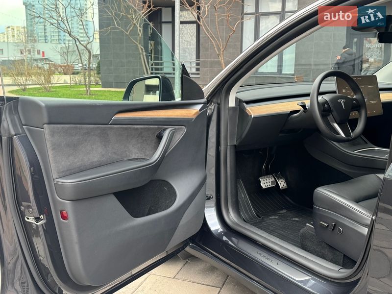 Позашляховик / Кросовер Tesla Model Y 2024 в Києві
