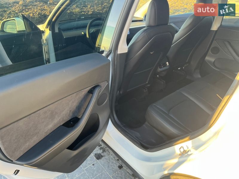 Внедорожник / Кроссовер Tesla Model Y 2020 в Львове