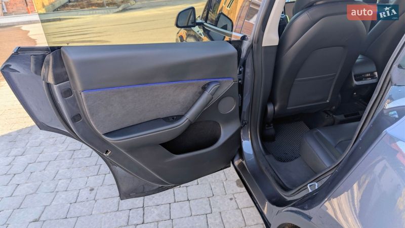 Внедорожник / Кроссовер Tesla Model Y 2023 в Львове