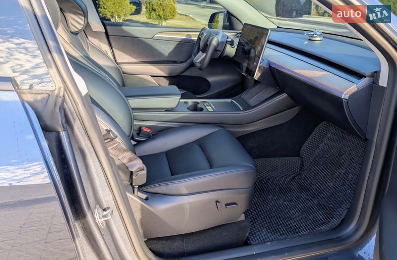 Внедорожник / Кроссовер Tesla Model Y 2023 в Львове
