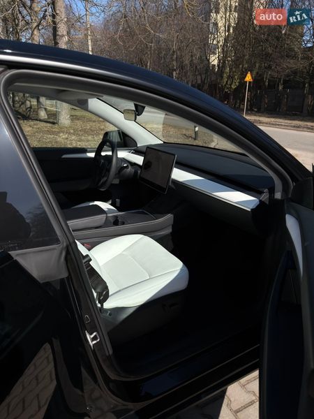 Позашляховик / Кросовер Tesla Model Y 2023 в Львові