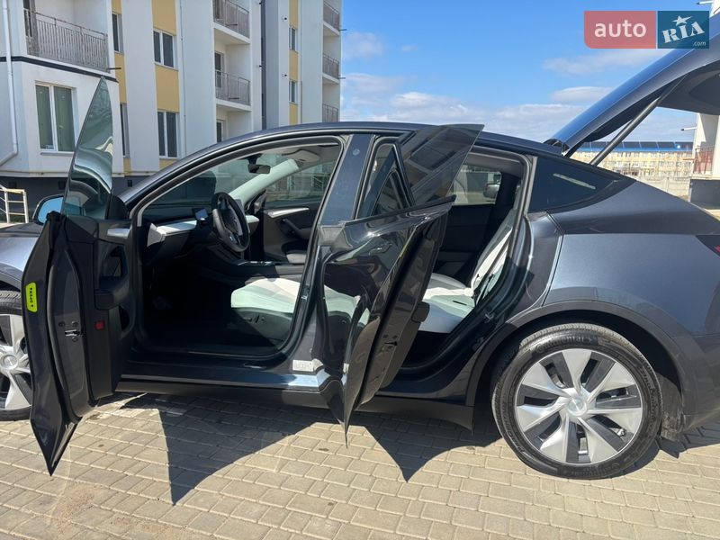 Внедорожник / Кроссовер Tesla Model Y 2023 в Черноморске