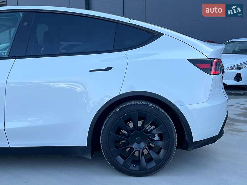 Позашляховик / Кросовер Tesla Model Y 2023 в Львові