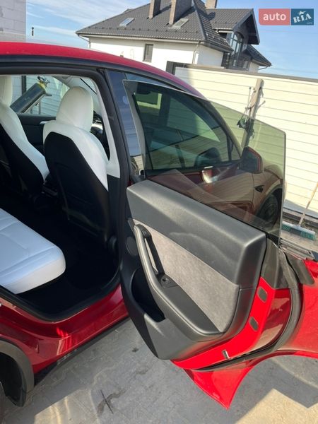 Внедорожник / Кроссовер Tesla Model Y 2023 в Львове