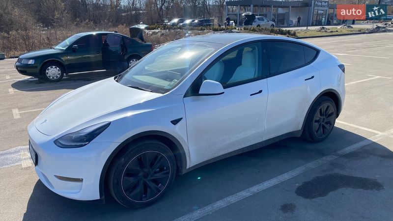 Позашляховик / Кросовер Tesla Model Y 2023 в Києві
