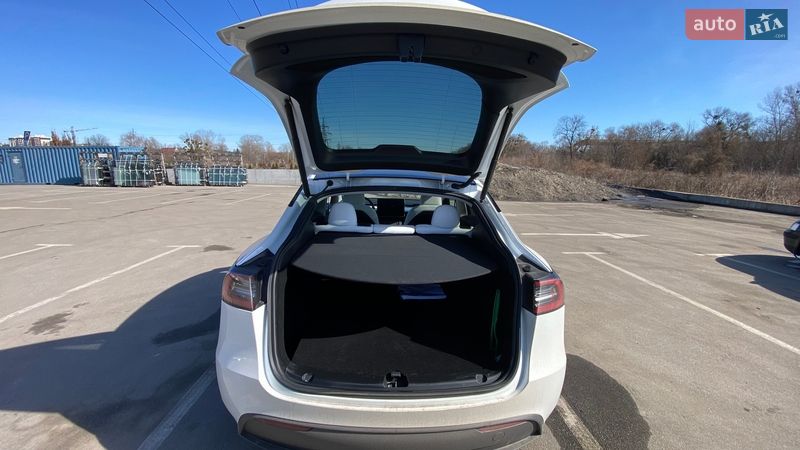Позашляховик / Кросовер Tesla Model Y 2023 в Києві