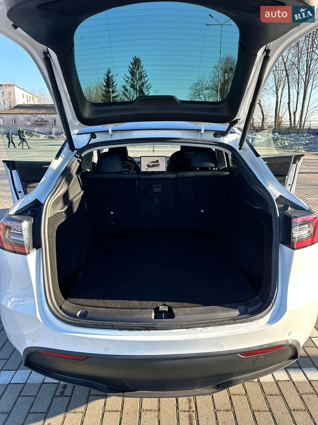 2022 Tesla Model Y - мініатюра 21