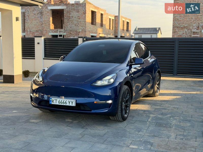 Внедорожник / Кроссовер Tesla Model Y 2024 в Ивано-Франковске