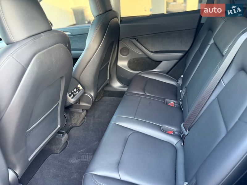 Внедорожник / Кроссовер Tesla Model Y 2024 в Ивано-Франковске