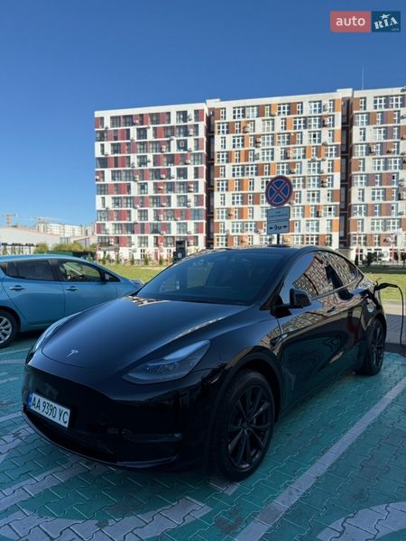 Внедорожник / Кроссовер Tesla Model Y 2023 в Киеве