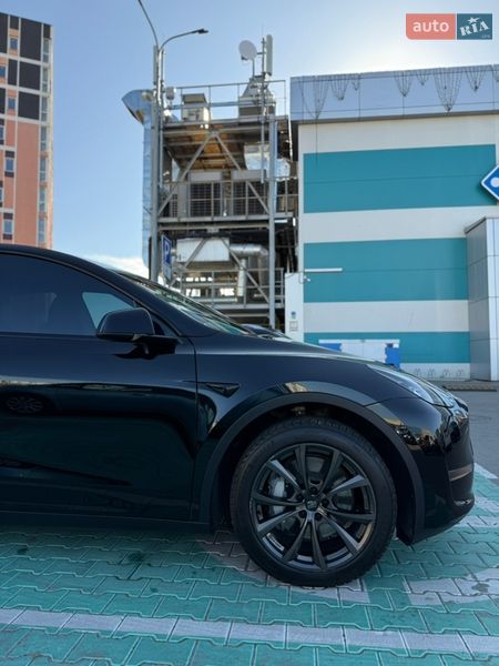 Внедорожник / Кроссовер Tesla Model Y 2023 в Киеве